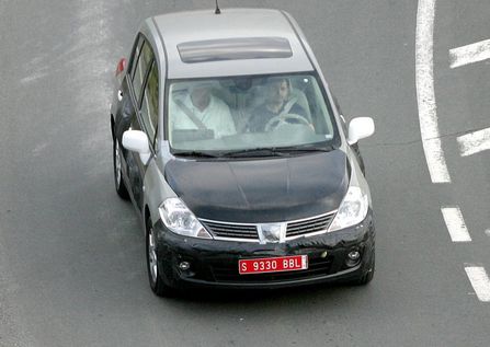 ծa Almera DƬ D 