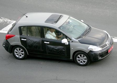 ծa Almera DƬ D 