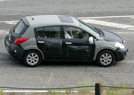 ծa Almera DƬ D 